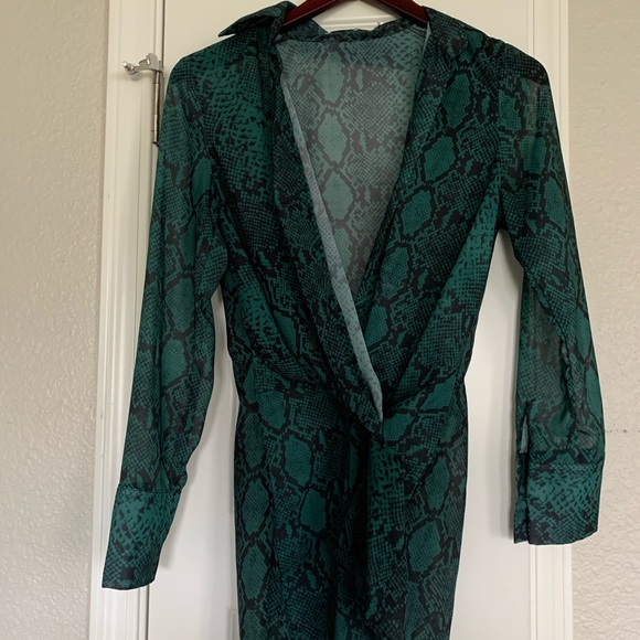 Snakeskin Print Plunge Front Shirt - Picture 2 of 4